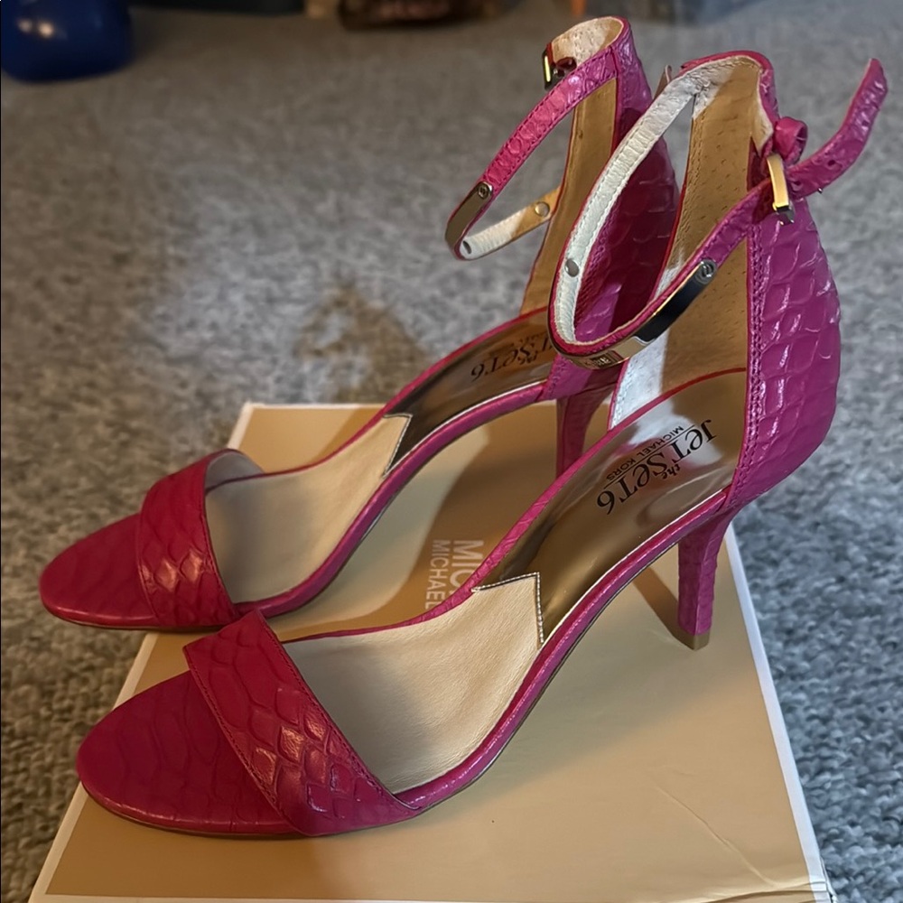 Michael Kors Kristen Mid Heels 8.0 With Gold Details 2.5 Inch Heel